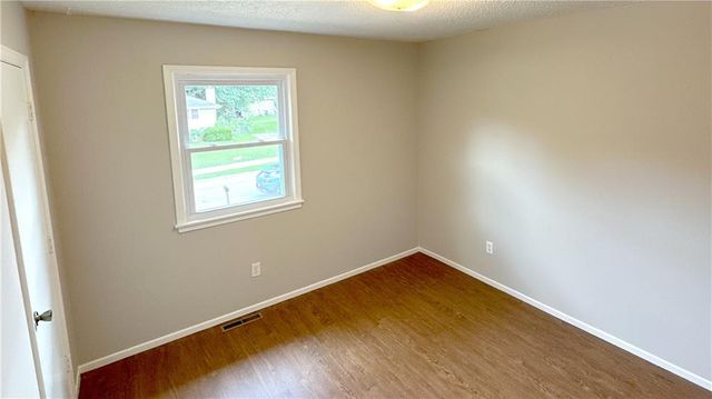 1208 SE 4th Terrace, Lee's Summit, MO 64063