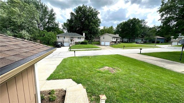 1208 SE 4th Terrace, Lee's Summit, MO 64063