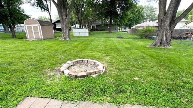 1208 SE 4th Terrace, Lee's Summit, MO 64063