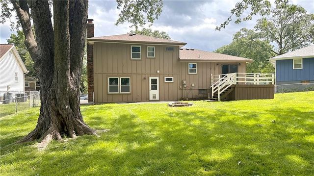 1208 SE 4th Terrace, Lee's Summit, MO 64063