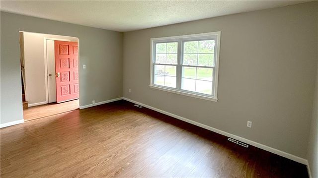 1208 SE 4th Terrace, Lee's Summit, MO 64063