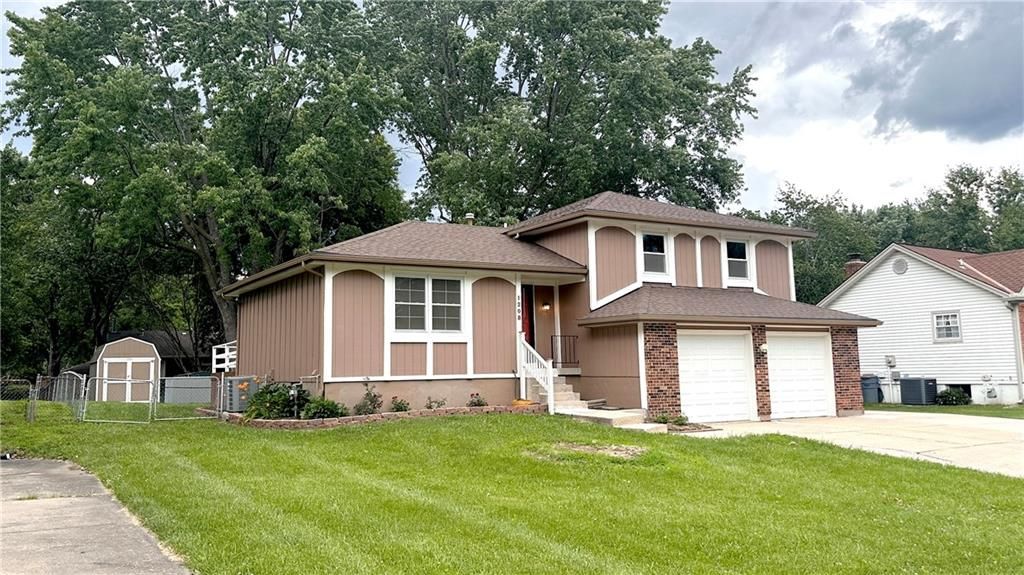 1208 SE 4th Terrace, Lee's Summit, MO 64063