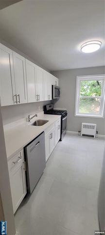 2330 Linwood Avenue 3G, Fort Lee, NJ 07024