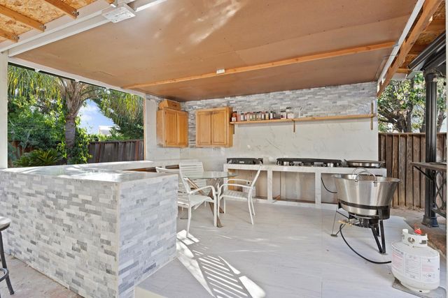 1745 Parkside Dr, Tracy, CA 95376