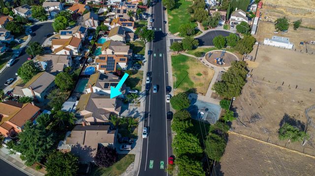 1745 Parkside Dr, Tracy, CA 95376