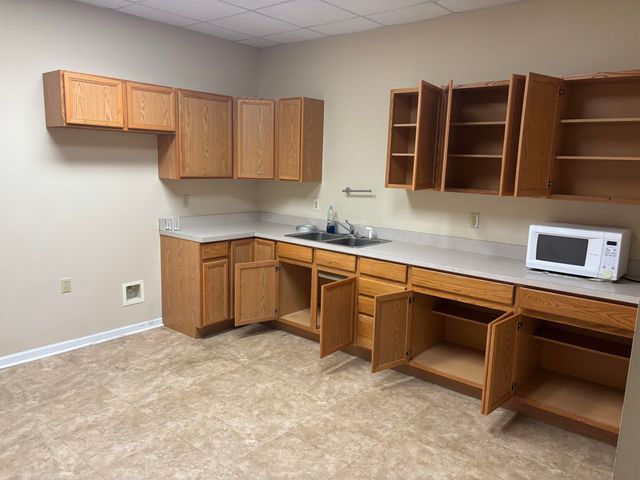 1557 Commerce Ave 203 & 204, Staunton, VA 24401