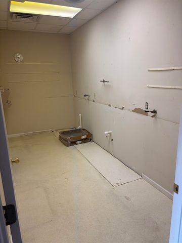 1557 Commerce Ave 203 & 204, Staunton, VA 24401