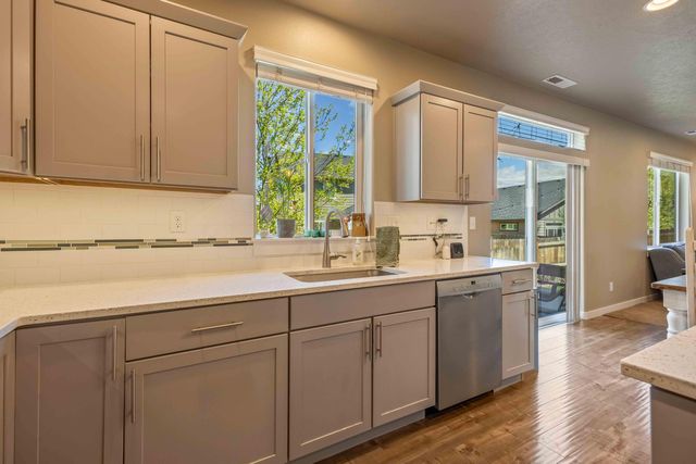 746 N Roundhouse Court, Sisters, OR 97759