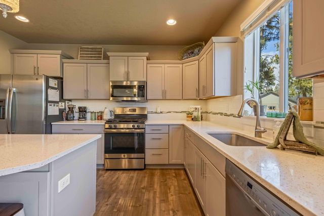 746 N Roundhouse Court, Sisters, OR 97759