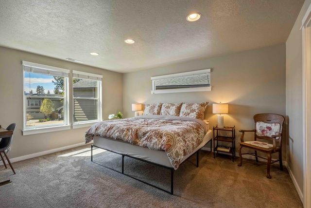 746 N Roundhouse Court, Sisters, OR 97759