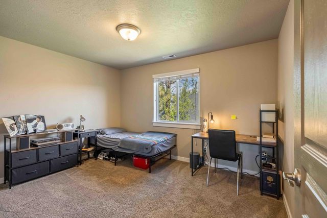 746 N Roundhouse Court, Sisters, OR 97759