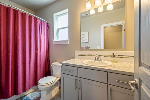 746 N Roundhouse Court, Sisters, OR 97759