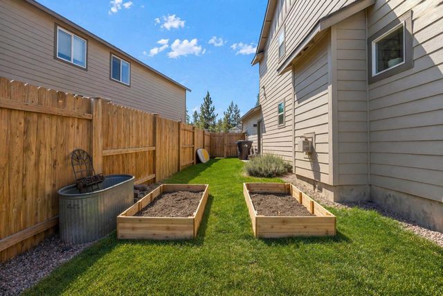 746 N Roundhouse Court, Sisters, OR 97759