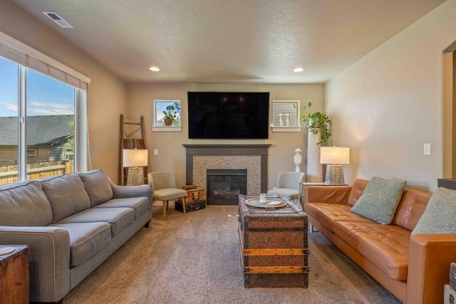 746 N Roundhouse Court, Sisters, OR 97759