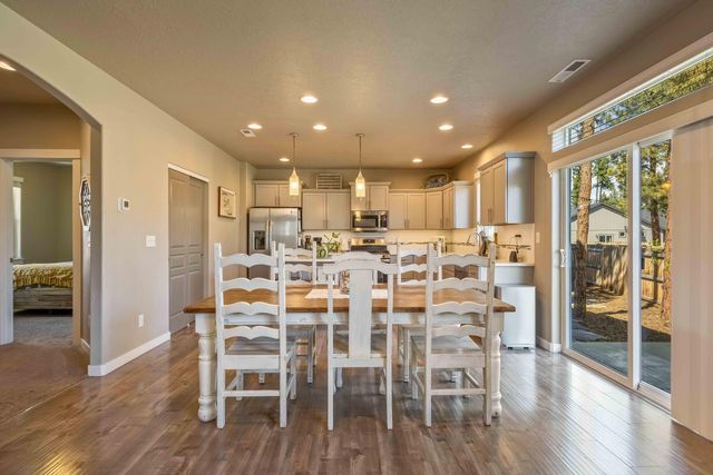 746 N Roundhouse Court, Sisters, OR 97759