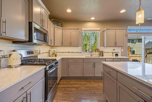 746 N Roundhouse Court, Sisters, OR 97759