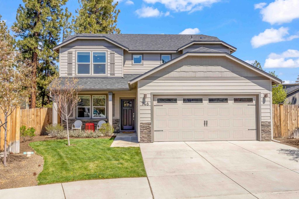 746 N Roundhouse Court, Sisters, OR 97759