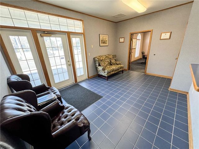 401 W Foxwood Drive, Raymore, MO 64083