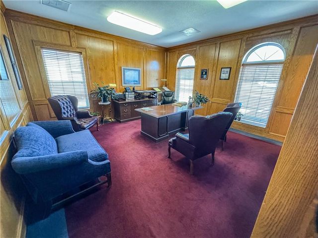 401 W Foxwood Drive, Raymore, MO 64083