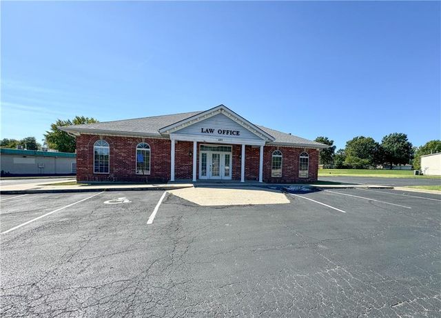 401 W Foxwood Drive, Raymore, MO 64083