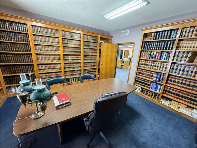 401 W Foxwood Drive, Raymore, MO 64083