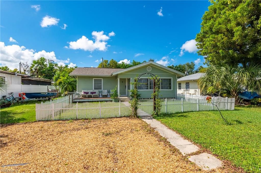 2432 Washington AVE, NAPLES, FL 34112 — exterior