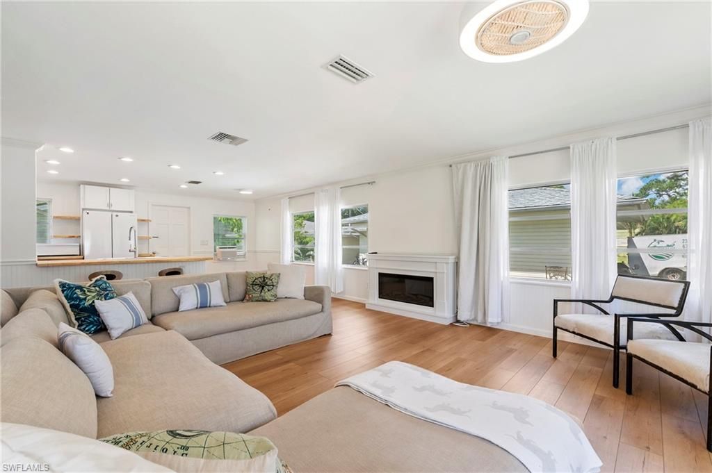 2432 Washington AVE, NAPLES, FL 34112 — photo 2