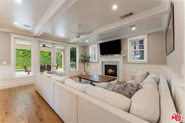 5523 Longridge Avenue, Sherman Oaks, CA 91401