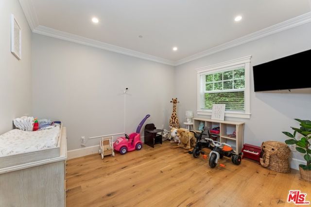 5523 Longridge Avenue, Sherman Oaks, CA 91401
