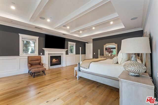 5523 Longridge Avenue, Sherman Oaks, CA 91401