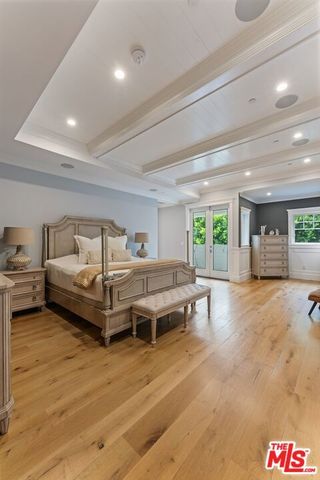 5523 Longridge Avenue, Sherman Oaks, CA 91401