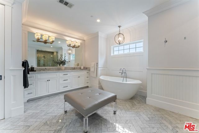 5523 Longridge Avenue, Sherman Oaks, CA 91401