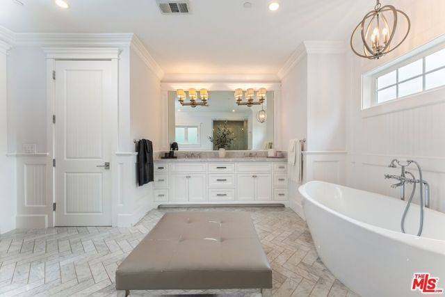 5523 Longridge Avenue, Sherman Oaks, CA 91401