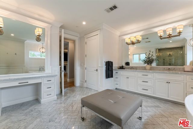 5523 Longridge Avenue, Sherman Oaks, CA 91401