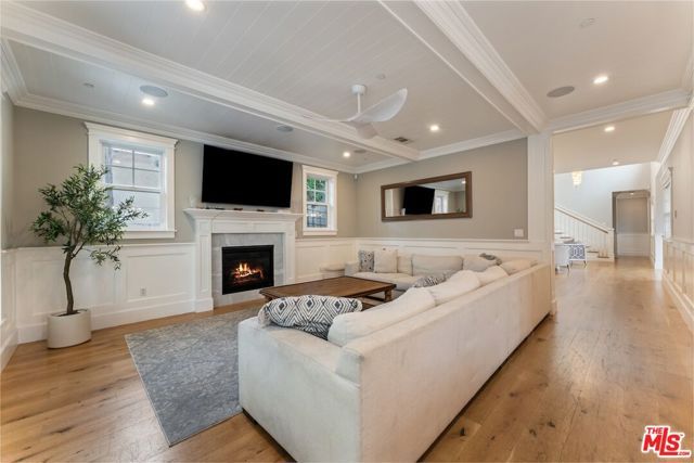 5523 Longridge Avenue, Sherman Oaks, CA 91401