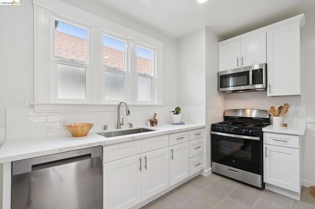 3781 Manila Ave, Oakland, CA 94609