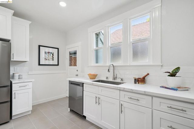 3781 Manila Ave, Oakland, CA 94609