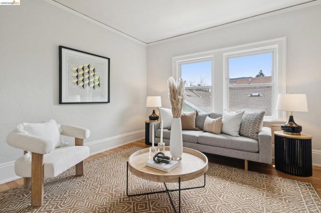 3781 Manila Ave, Oakland, CA 94609