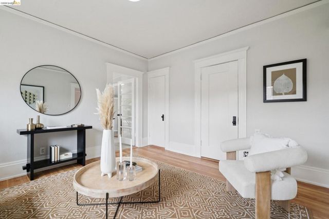 3781 Manila Ave, Oakland, CA 94609