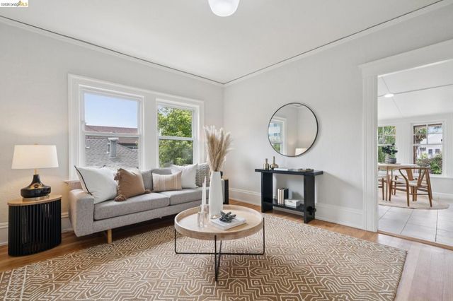 3781 Manila Ave, Oakland, CA 94609