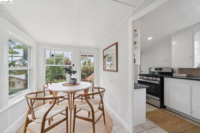 3781 Manila Ave, Oakland, CA 94609