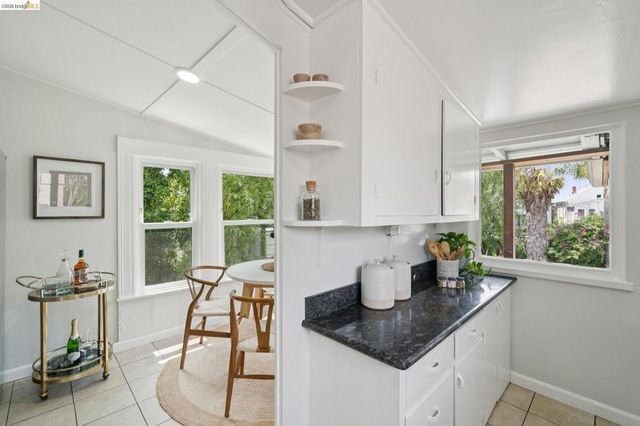 3781 Manila Ave, Oakland, CA 94609