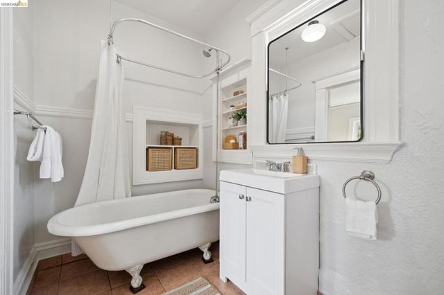 3781 Manila Ave, Oakland, CA 94609