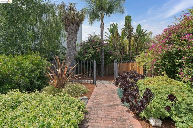 3781 Manila Ave, Oakland, CA 94609