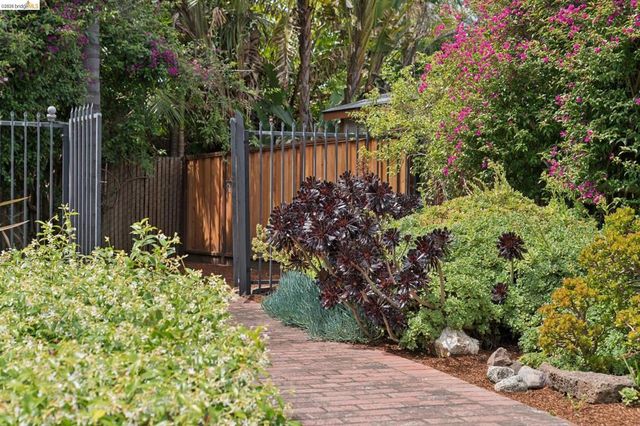 3781 Manila Ave, Oakland, CA 94609