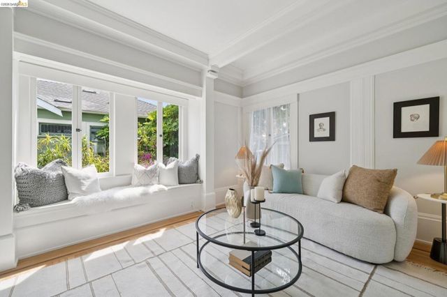 3781 Manila Ave, Oakland, CA 94609