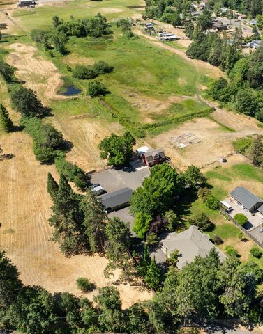 2570 Siskiyou Boulevard, Ashland, OR 97520