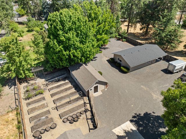 2570 Siskiyou Boulevard, Ashland, OR 97520