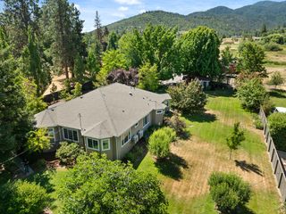 2570 Siskiyou Boulevard, Ashland, OR 97520
