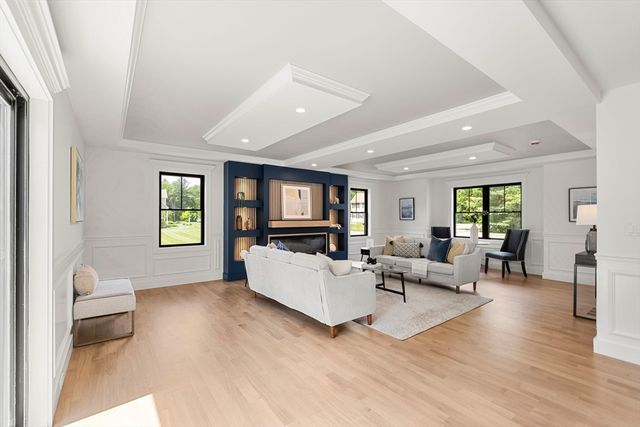 4 Fitzpatrick Ln, Billerica, MA 01862